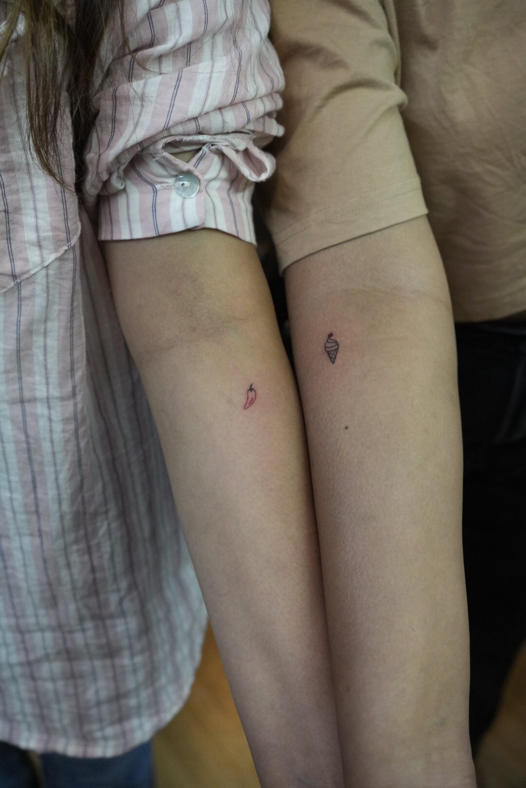 cute-couple-minimal-tattoo-at-tattoo-studio-in-ghatkopar