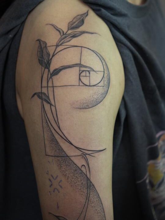 Fine-line-full-arm-tattoo-for-men-tattoo-minimal-tattoo-warrior-tattoo-screamzonetattoo-best-tattooshop-ghatkopar-mumbai