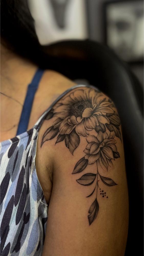Sunflower tattoo, Screamzonetattoo tattoo studio in Mumbai