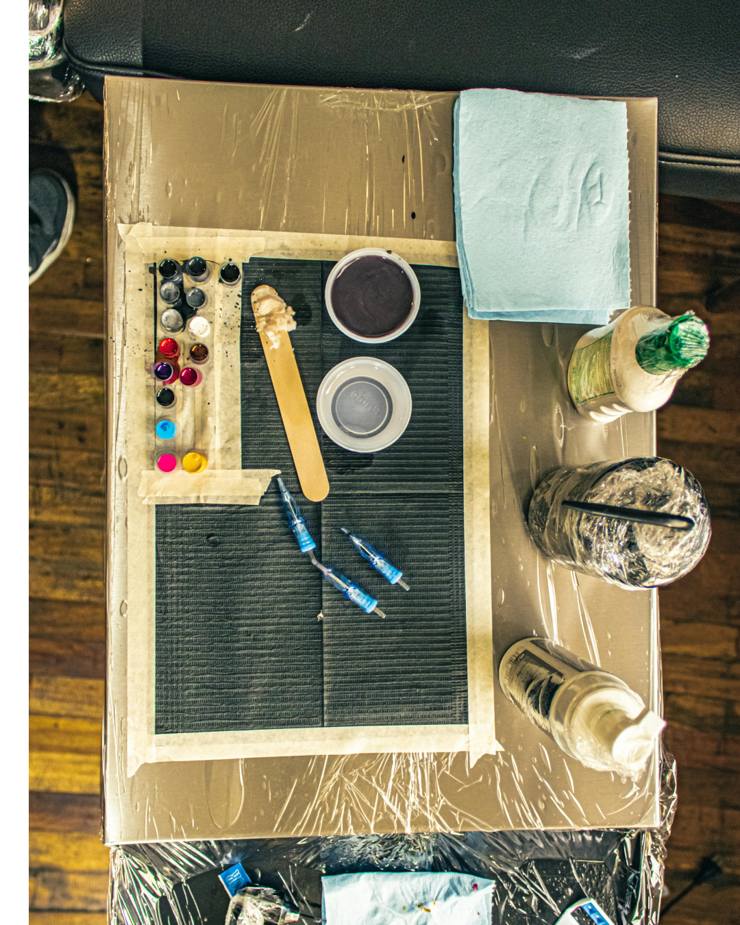 Hygienic tattoo workstation setup in the Screamzonetattoo artist course